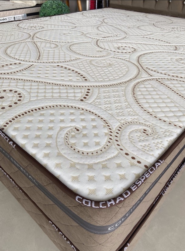 Detalhe do tecido e do acabamento de um colchão Maranatha